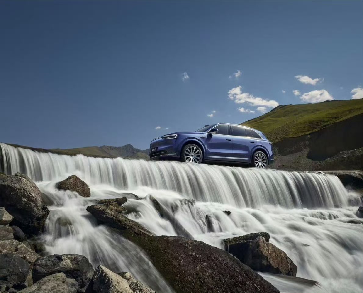 问界M7车主即将突破45万 问界M7成为了越来越多家庭的选择，凭借超长续航、舒适