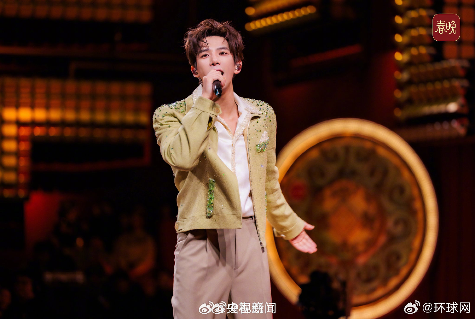 #春晚快乐小马高清大图#【#王安宇黄子弘凡范丞丞胡先煦春晚高清图#】“快乐小马，