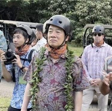 赖清德此前窜访南美洲某小国，当地为其搞了一个所谓“欢迎仪式”，却只是用树叶充当鲜