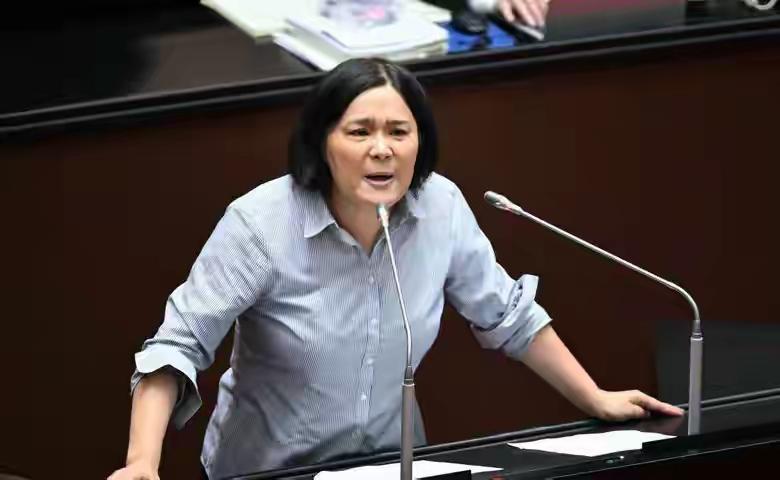 赖清德今日连问了两次，是否有人站出来愿意参选金门县长，得到的回复是不做声，然而现