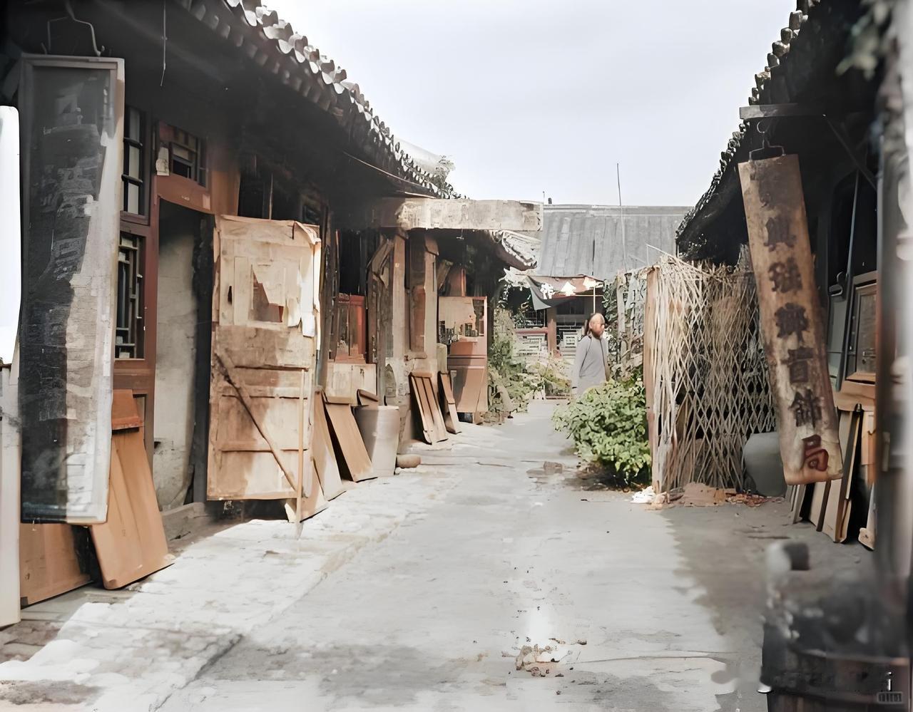 在清末民初时期，位于东四牌楼西大街东段南侧的地方，被人们称为“弓箭大院”，也有“