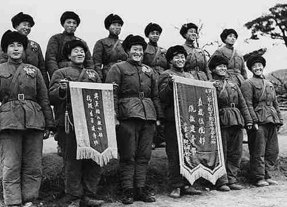 一句话暴露真相：韩国王牌部队,连团旗都被端了。

1953年7月,这支叫"白虎团