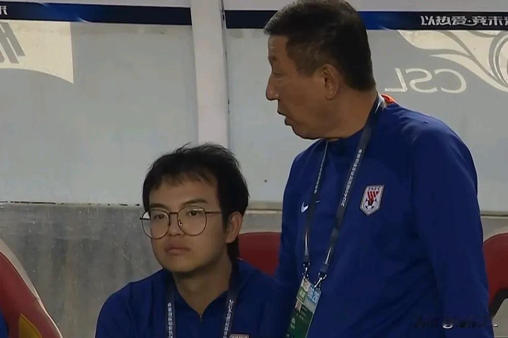 泰山2:2平亚泰，说崔康熙没责任恐怕没几个人同意吧？就说毕津浩到底配得上首发吗？