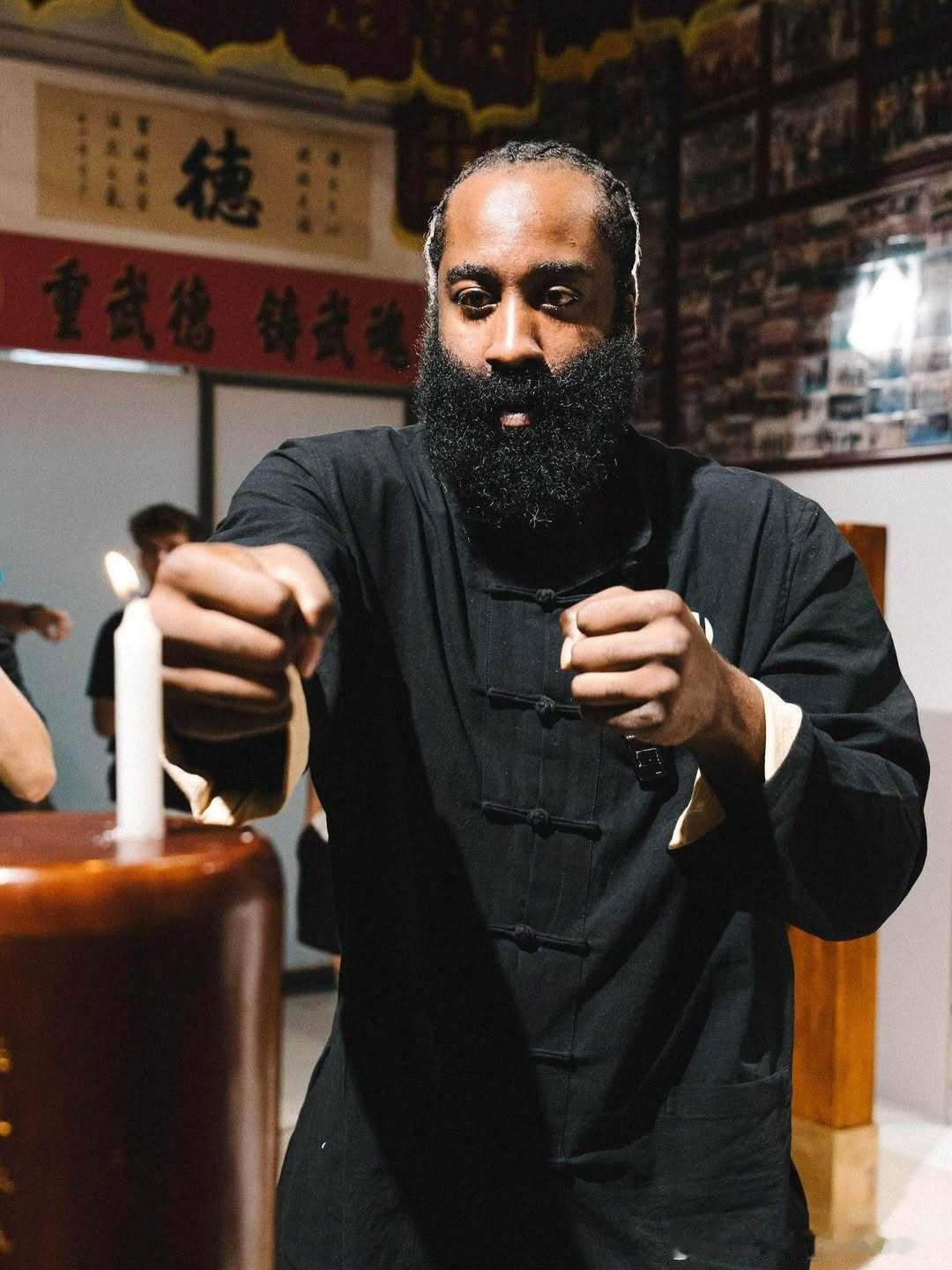 有模有样，哈登是懂中国的哈登穿唐装打咏春 ​​​
