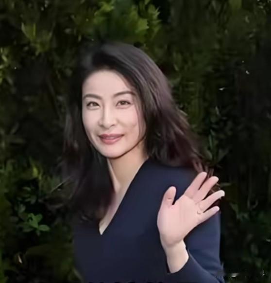 真正美的女人，不是美在年轻，而是美在成熟的岁月。郭晶晶的美越来越挡不住，和年轻时