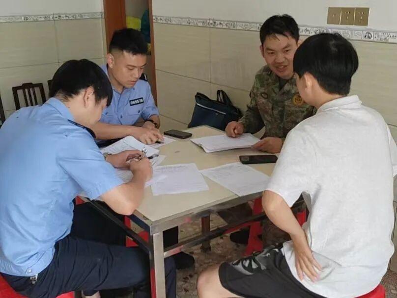 考军校和考地方大学哪个好？
适合考军校的人群：追求职业稳定、纪律性强、能吃苦耐劳