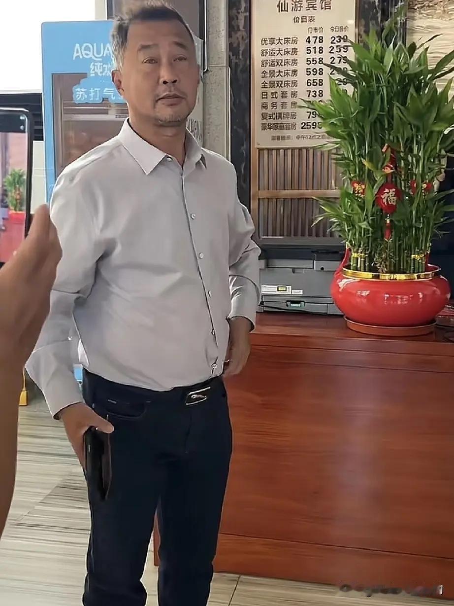 据说沈巍大师云南行被忽悠了，有传言说所谓的当地文旅对接是某些网友的恶作剧，用软件