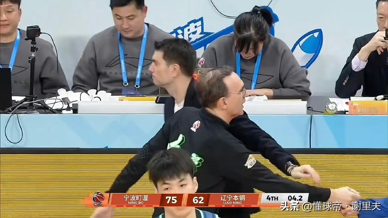 落魄凤凰不如鸡！辽宁男篮输谁也不能输宁波吧，队史从来没输过，两年前还是冠军球队，