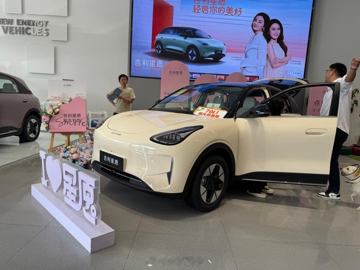 中午急急忙忙去试驾了一下刚出的吉利星愿，有一说一，这车在十万以内简直是降维打击。