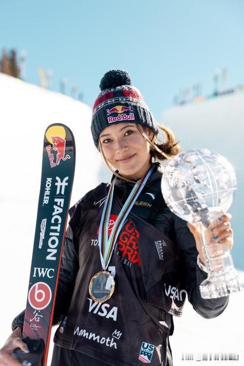 谷爱凌自曝曾患奥运忧郁症，这一消息令人心疼又感慨。这位在赛场上光芒四射的滑雪天才