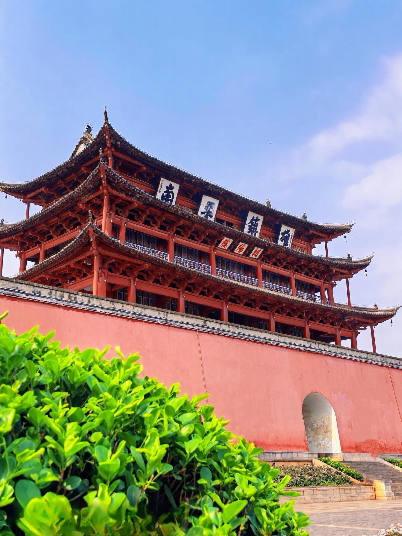 建水古城（古称惠历/临安），位于云南红河州建水县，距昆明约220公里，南诏元和年