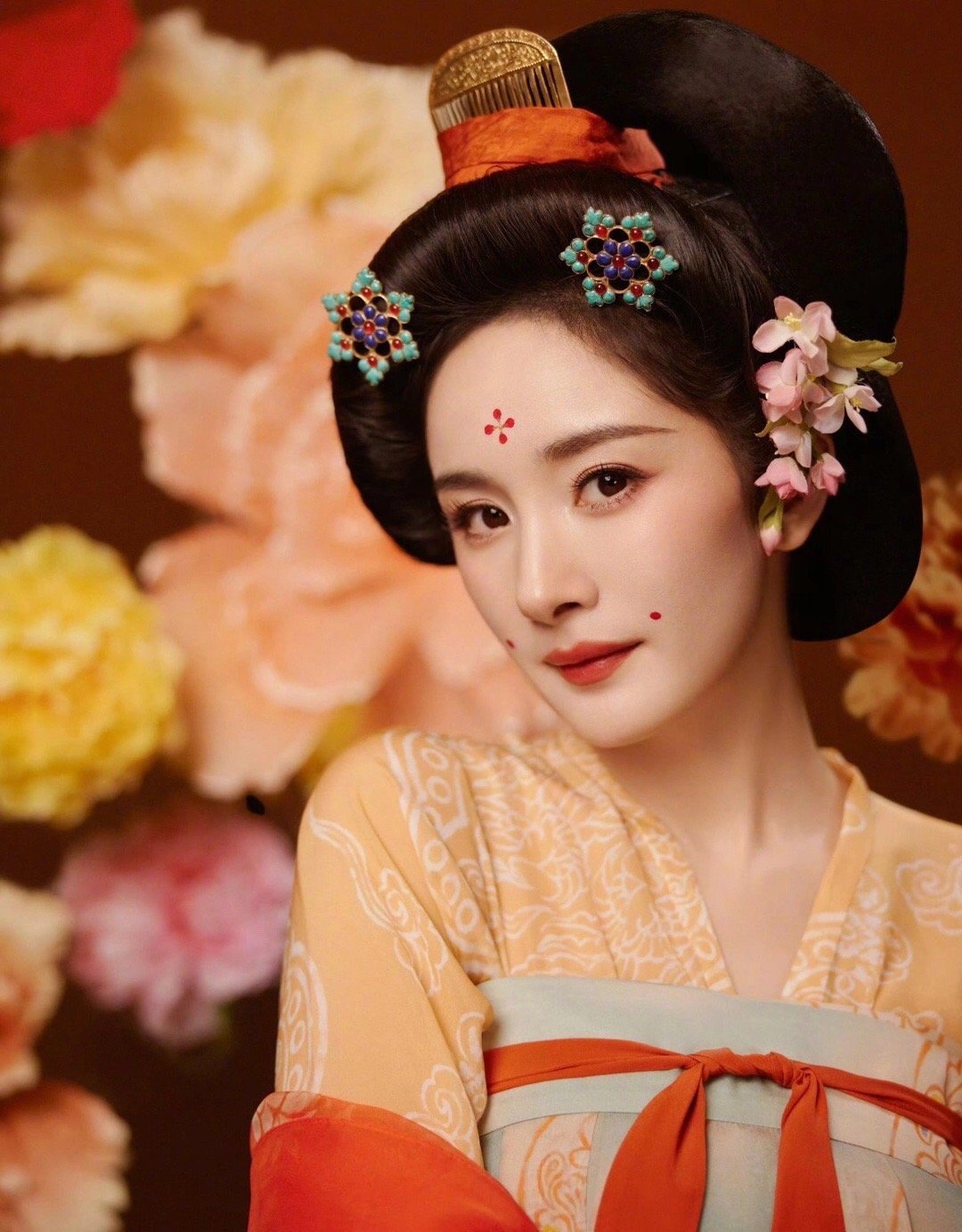 唐朝人的精致生活 |千年美学·唐代“花钿”花钿(diàn)作为古代女子的装饰技法