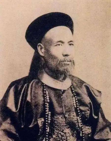 1884年，刘锦棠在西北前线收到一道密旨，面对土耳其支援的精锐叛军，他烧掉了兵部