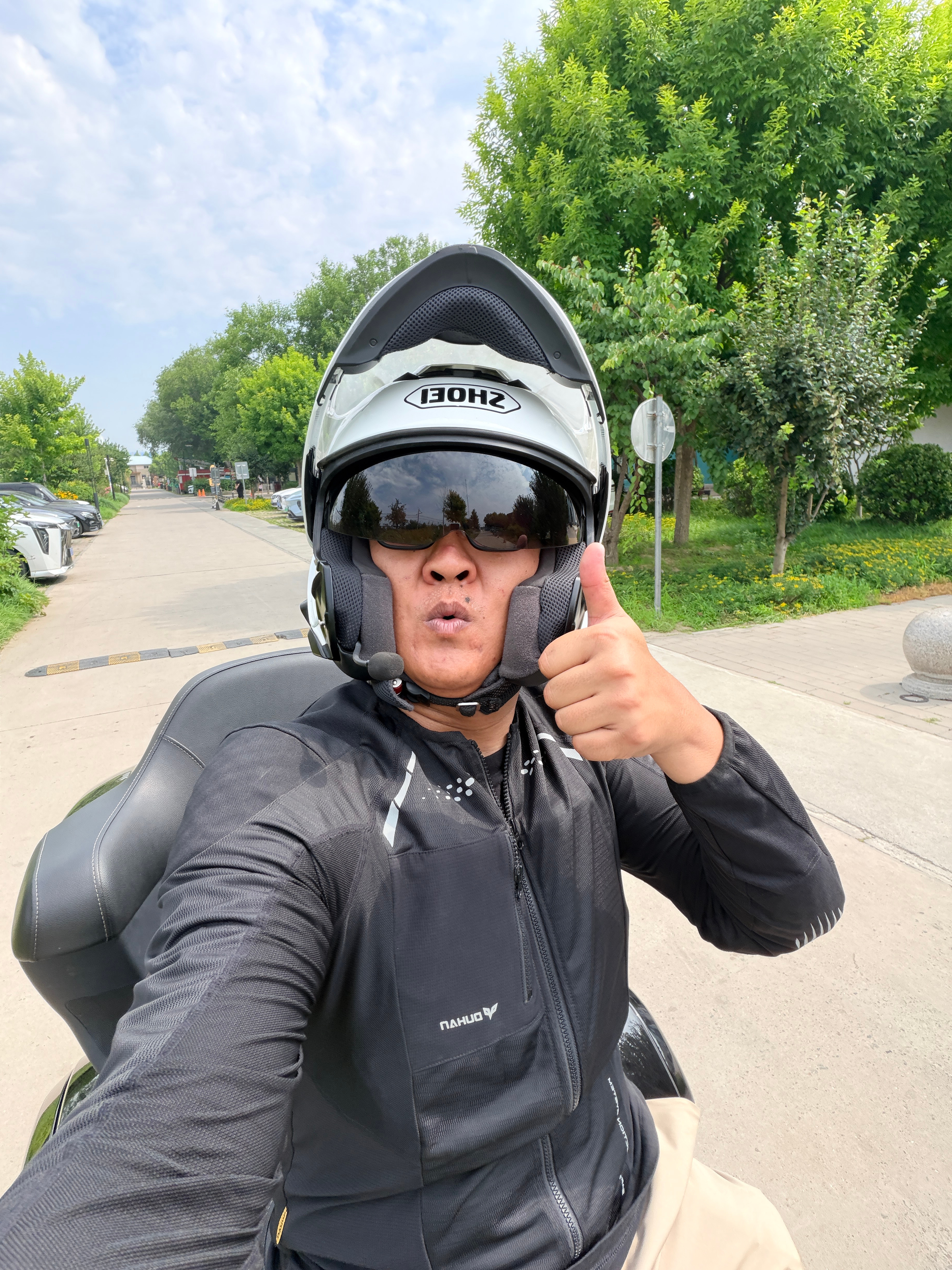 夏天快过完了才想起来我的小摩托从去年封车以后一骑没骑呢，从4S店全检查一遍，趁着