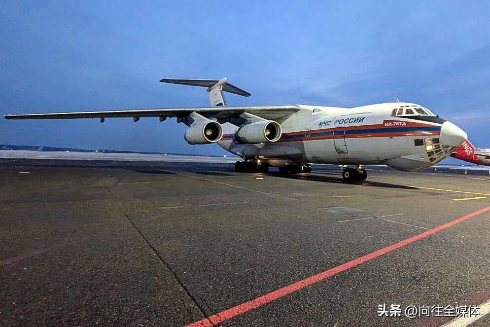 中东变局！中俄强力驰援，伊朗顶住美以猛攻，霸权算盘彻底落空
 
美以对伊朗的军事