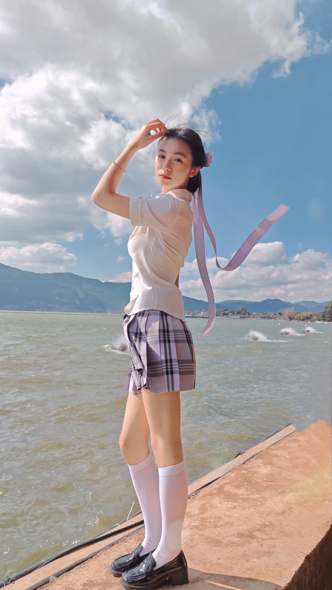 女孩子怎么穿搭既时尚又好看?jk