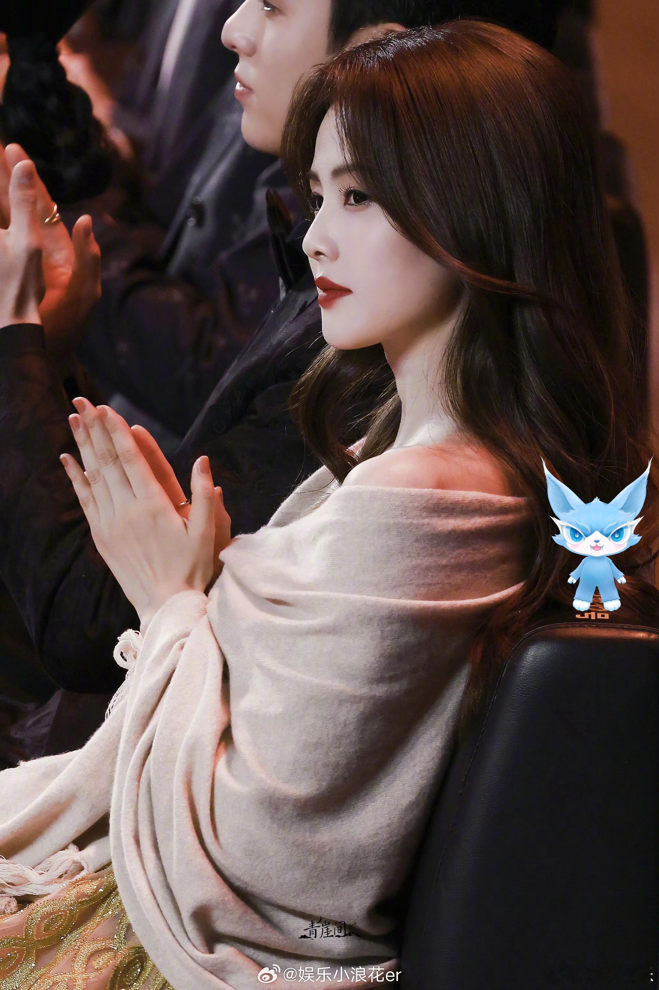 喵娲娲要在微博之夜当站姐 在微博之夜的女明星都好美好美今年想看喵小水拍的神图！喵