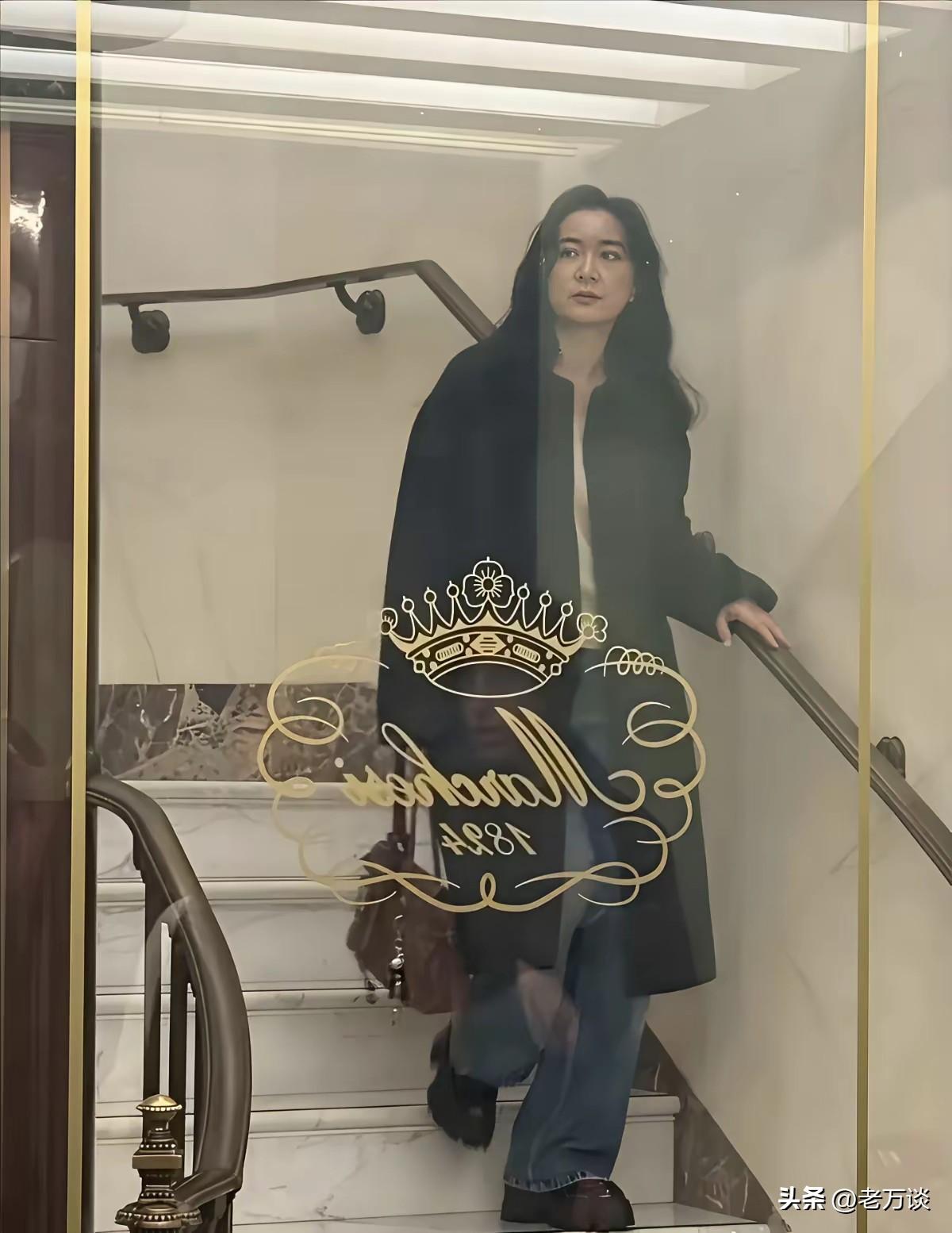 减肥后的贾玲越来越有时尚范，越来越高冷了。减肥后的贾玲虽然不再那么具有喜感，但是