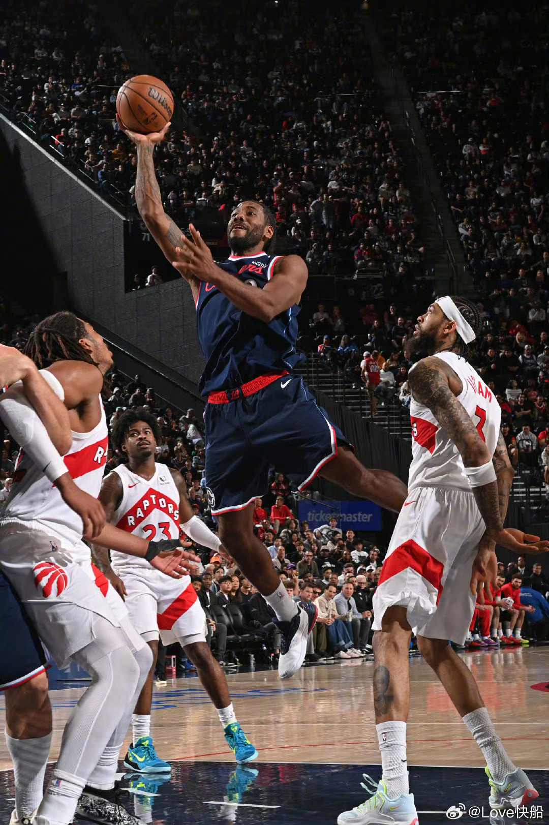 没有抢断差点意思科怀-伦纳德今天出战30分钟，投篮19中9，三分球6中2，罚球8