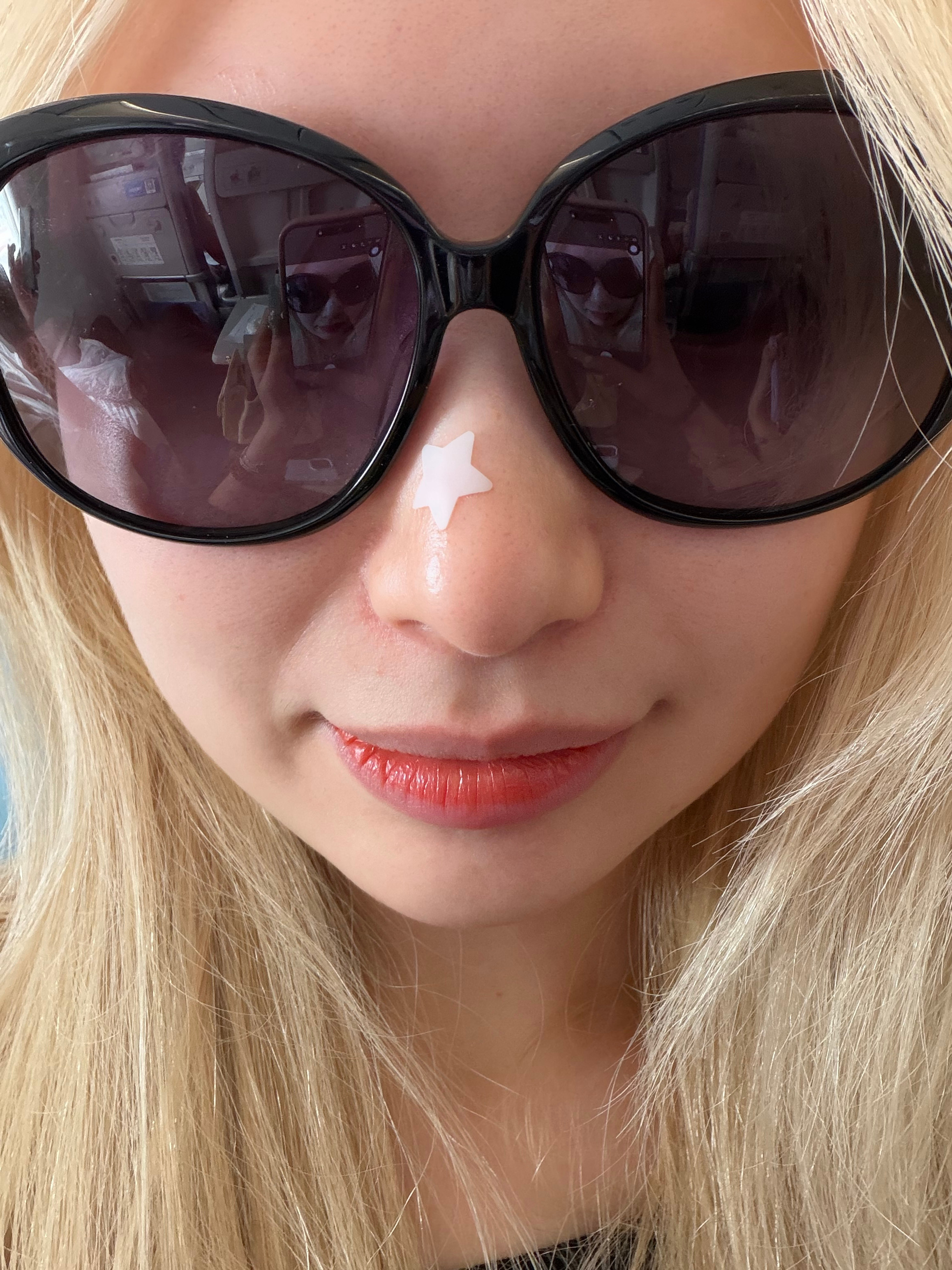机场特产怎么也这么好买。离泰的最后一杯泰奶。居然染色。变阿宝色了额。 