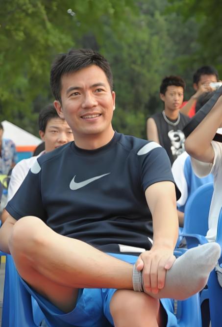 名嘴，我说几句你别不爱听，听说你今天在国足输给喀麦隆之后，又开始义愤填膺地分析阵