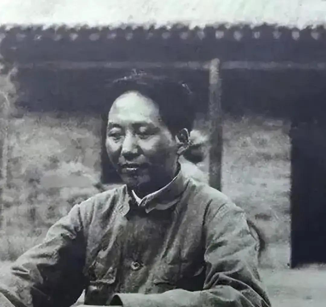 上联：千层高山千层雾，下联怎么对万重困难万重苦。