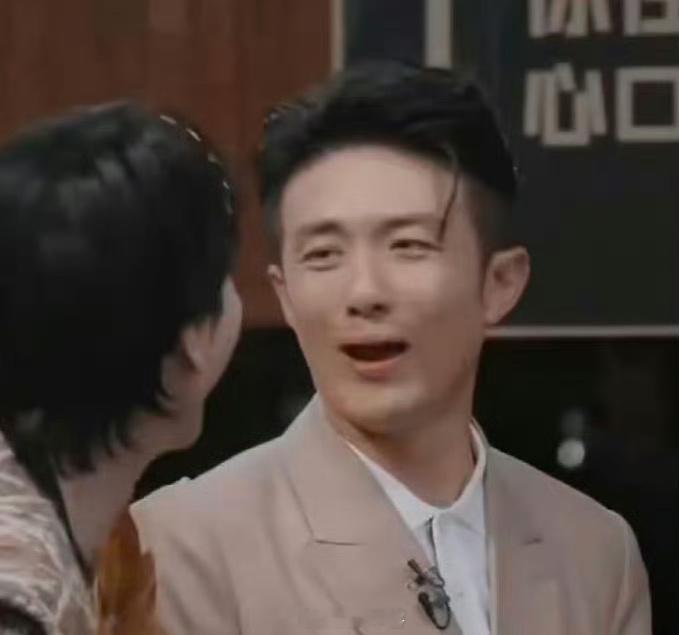 #付辛博不要虐待老人李泽锋#[笑cry][笑cry][笑cry]笑死了[doge