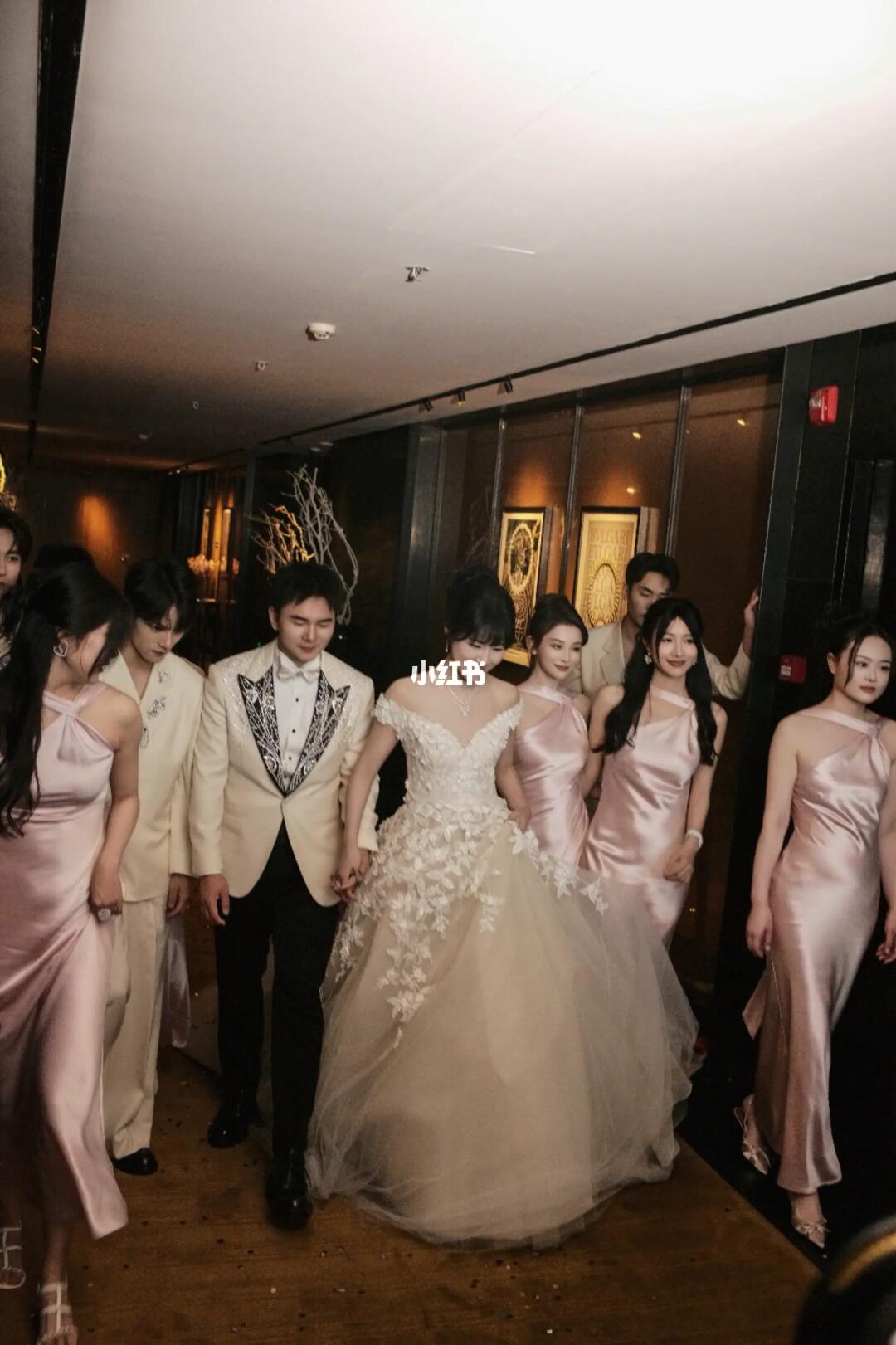 恭喜深夜徐老师和航仔 拍到了超幸福的婚礼