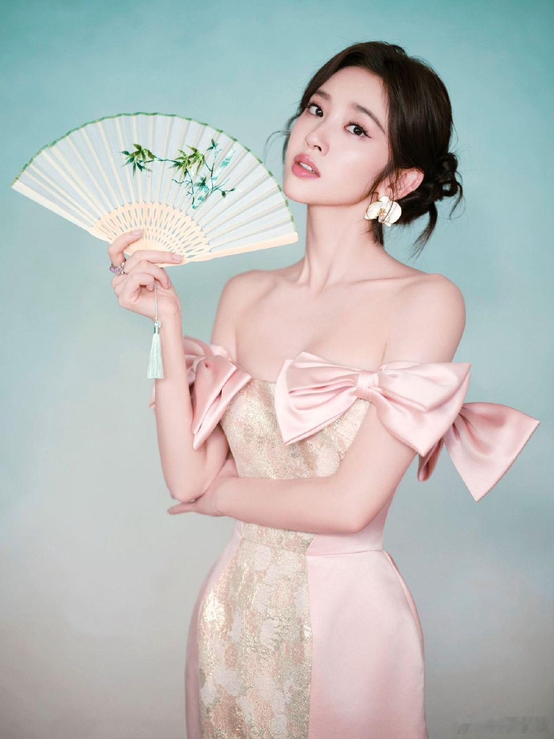 唐艺昕非常享受当e人的玩具 偏爱轻松愉快的交友氛围，随心享受欢乐互动，自愈内心情