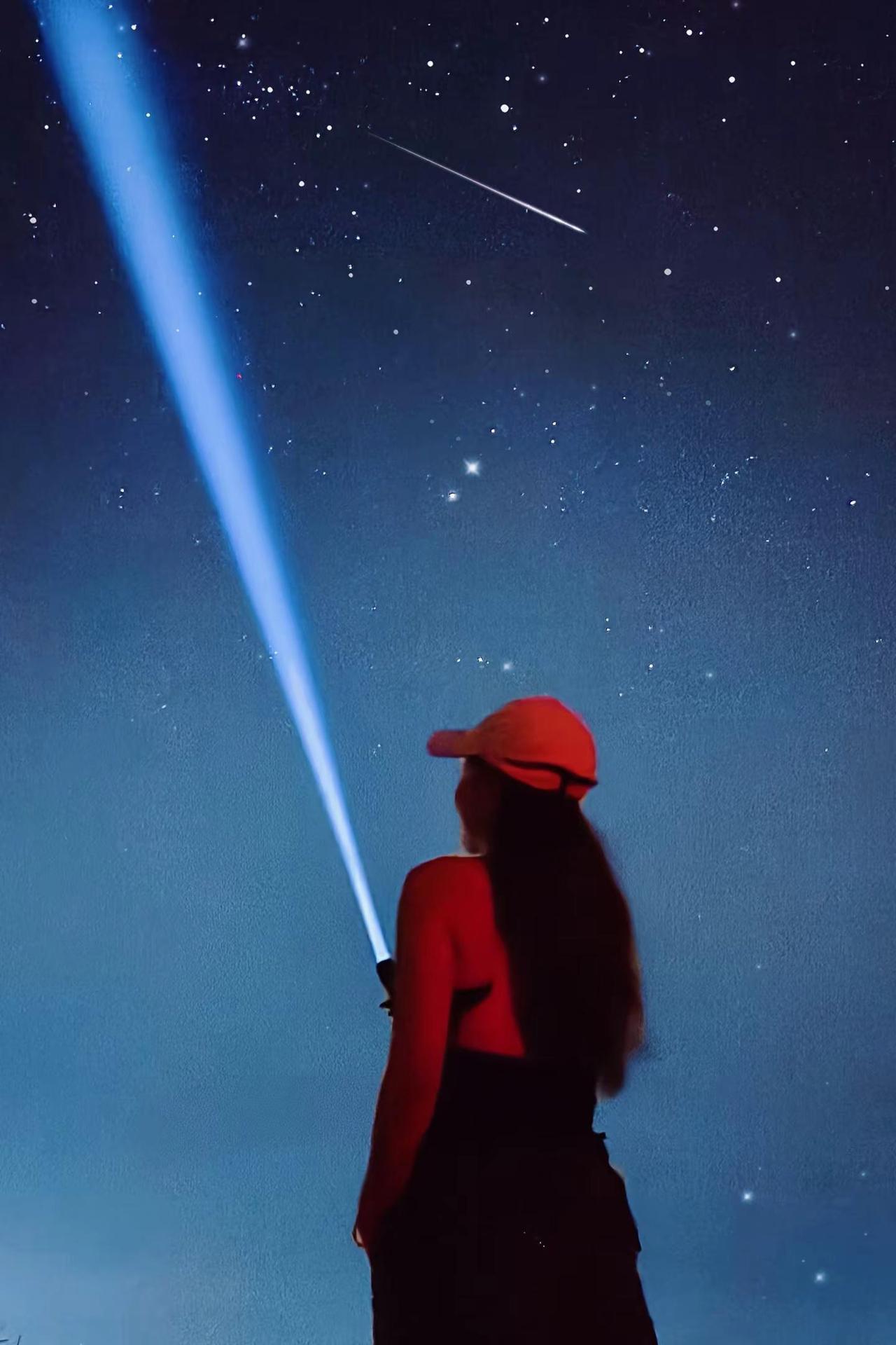 凌晨去看流星，这又是我一生难忘的一个moment，至少在这一刻我是自由洒脱的！流