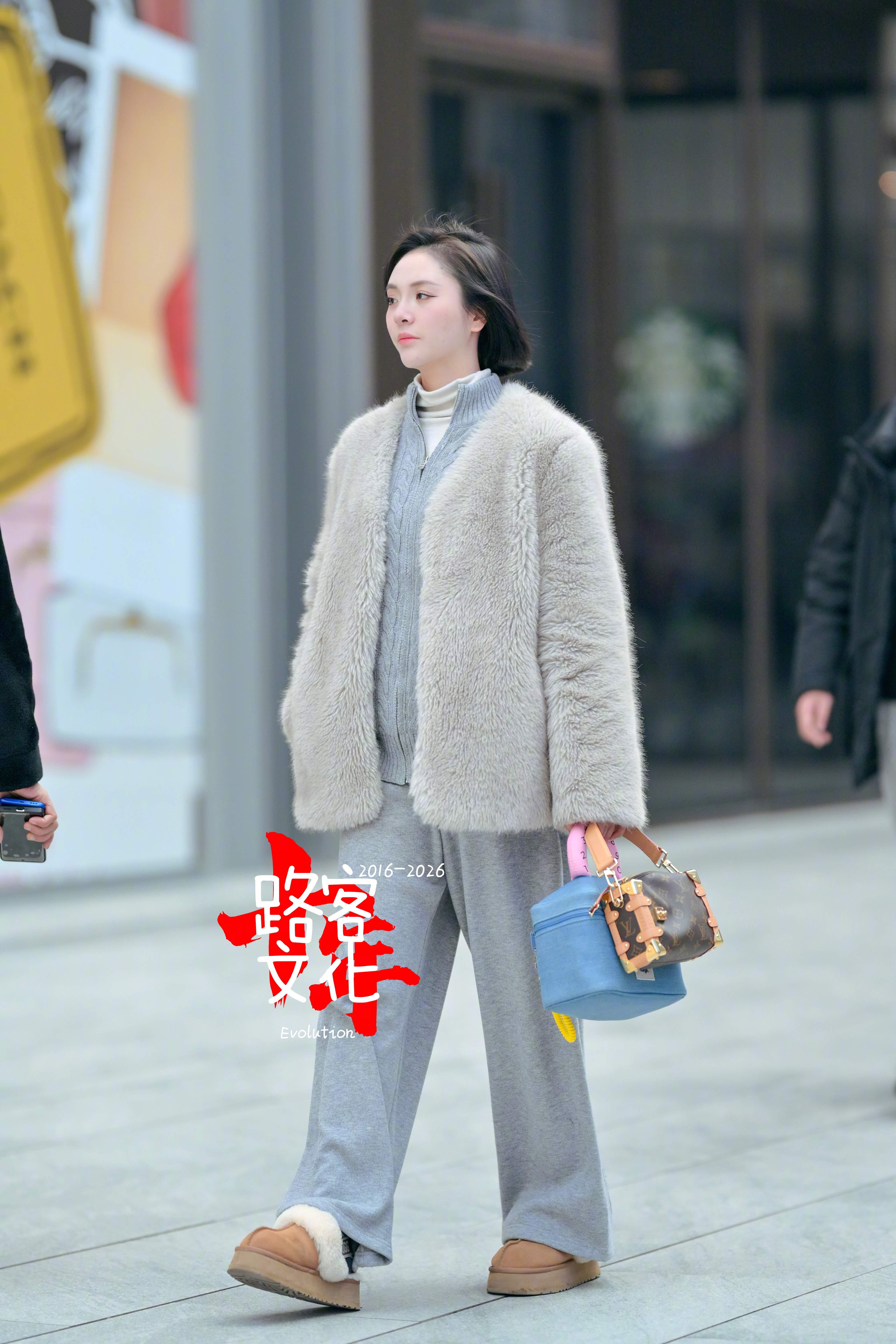 去年底经常拍到这个小姐姐 