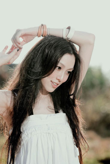 范玮琪说谢谢乌兰图雅赏识乌兰图雅不知道范玮琪粉丝这么多刚刚，范玮琪空降媒体群接受