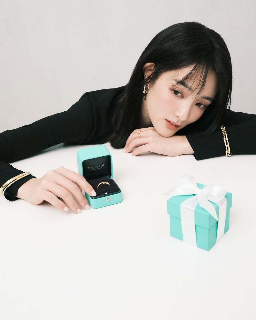 王净 × TIFFANY&CO.圣诞节不再只是红色和绿色的日子了 