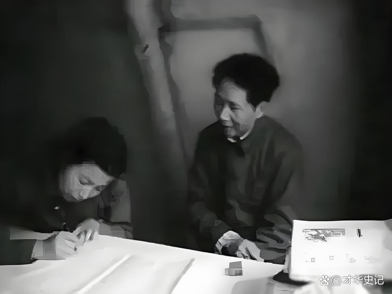 他一生最硬的骨头，和最软的心，都给了这两个地方

说起毛主席，我们熟悉他指点江山