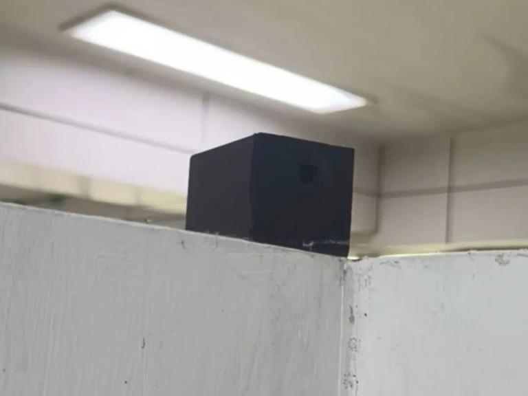 大学生偷拍，就该被重罚
网友：做人比学历更重要
近期，高校偷拍事件引发广泛关注。