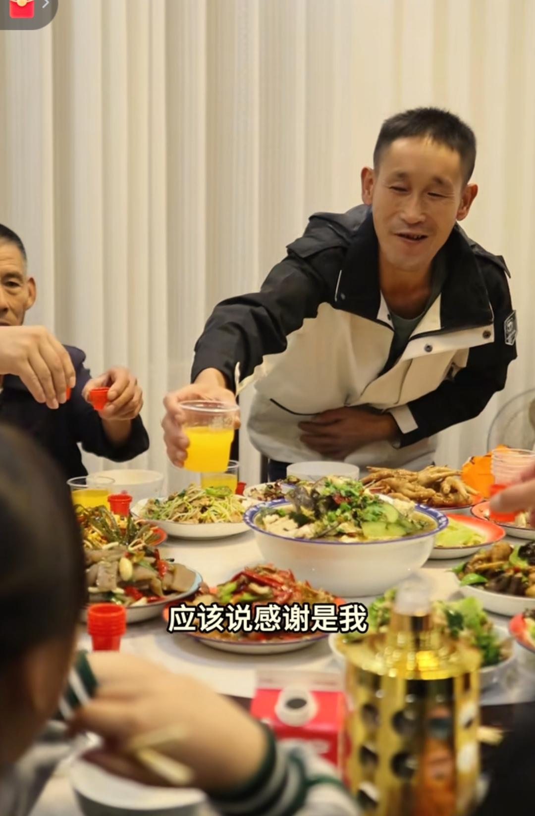 我开始有点理解菲利斯了
杜宾这么完美的男人，谁会不喜欢啊？
不仅是因为能下地种田