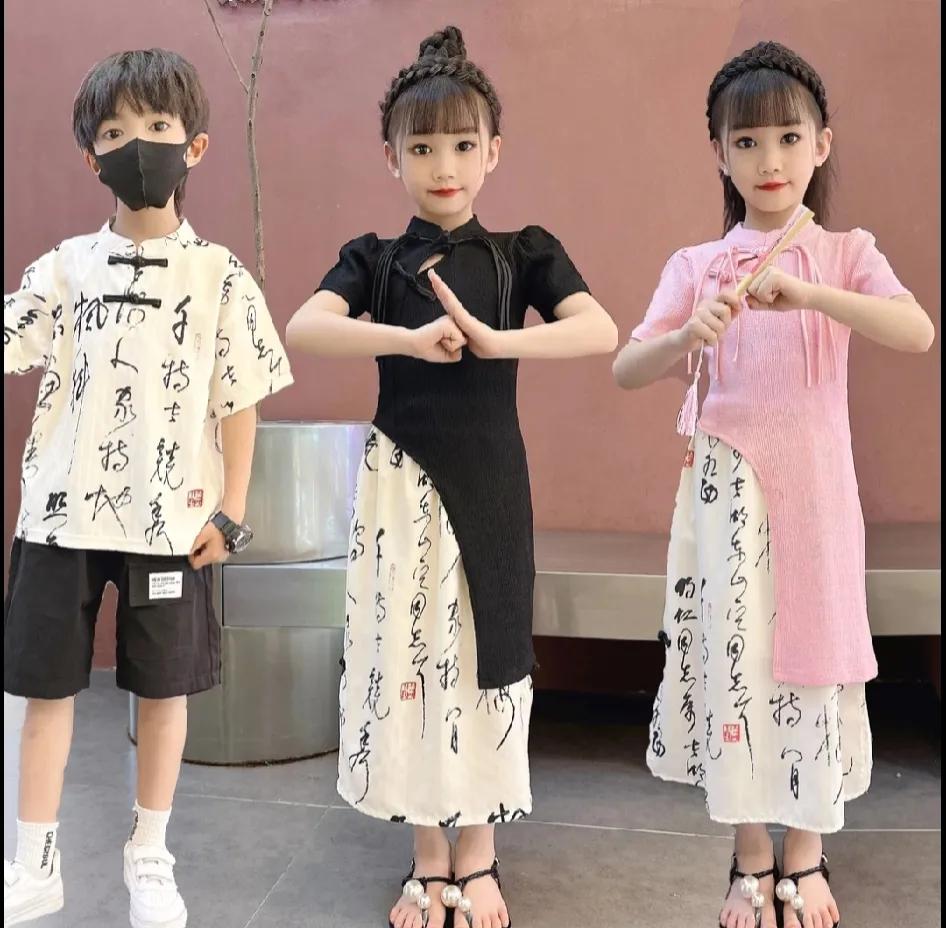 新中式国风的衣服
经过几年时间的酝酿
今年好像要爆发了
发现越来越多的人喜欢穿这