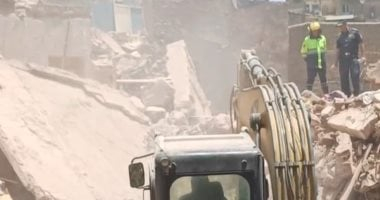 【#埃及开罗住宅楼坍塌造成至少8人死亡#】据埃及官方媒体金字塔在线网站6月19日