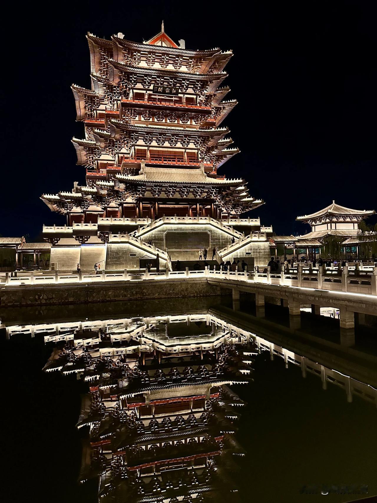 我老家景点的夜景，好看吗？