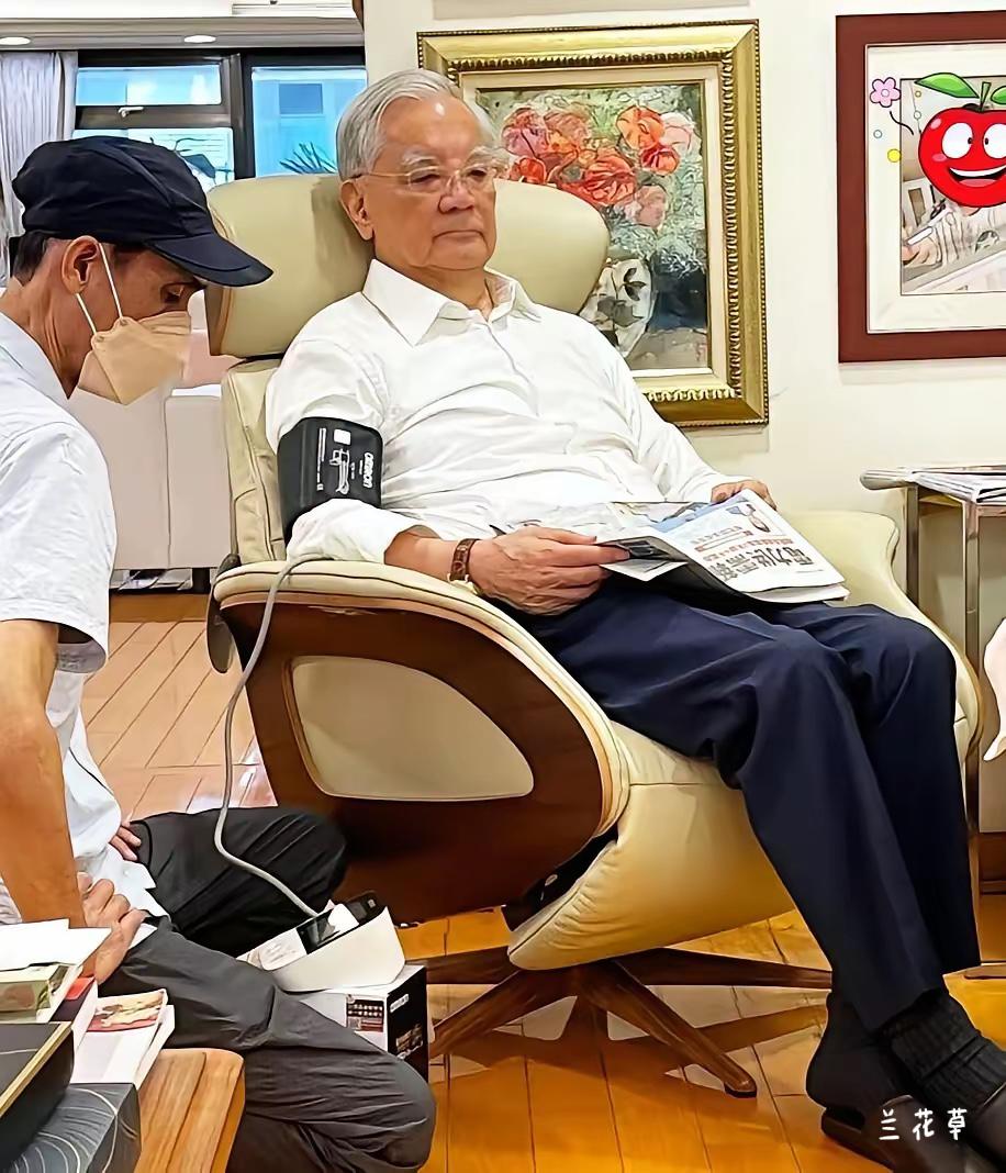 连战也老了！  
曾任中国国民党主席的连战，多年不见（当然是报刊新闻上的），现在