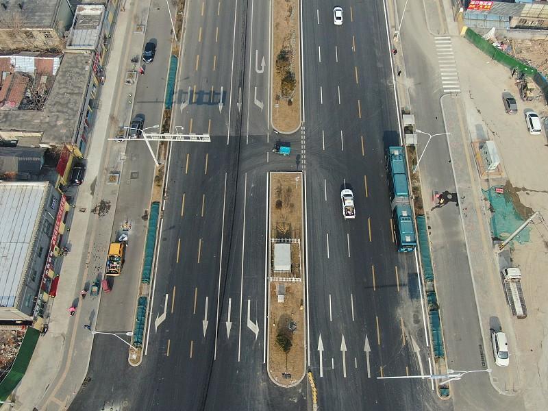 颖东区北京路汽车东站，路面水网管，下水道改造后，路面高低不平，坑坑洼洼，应该是路