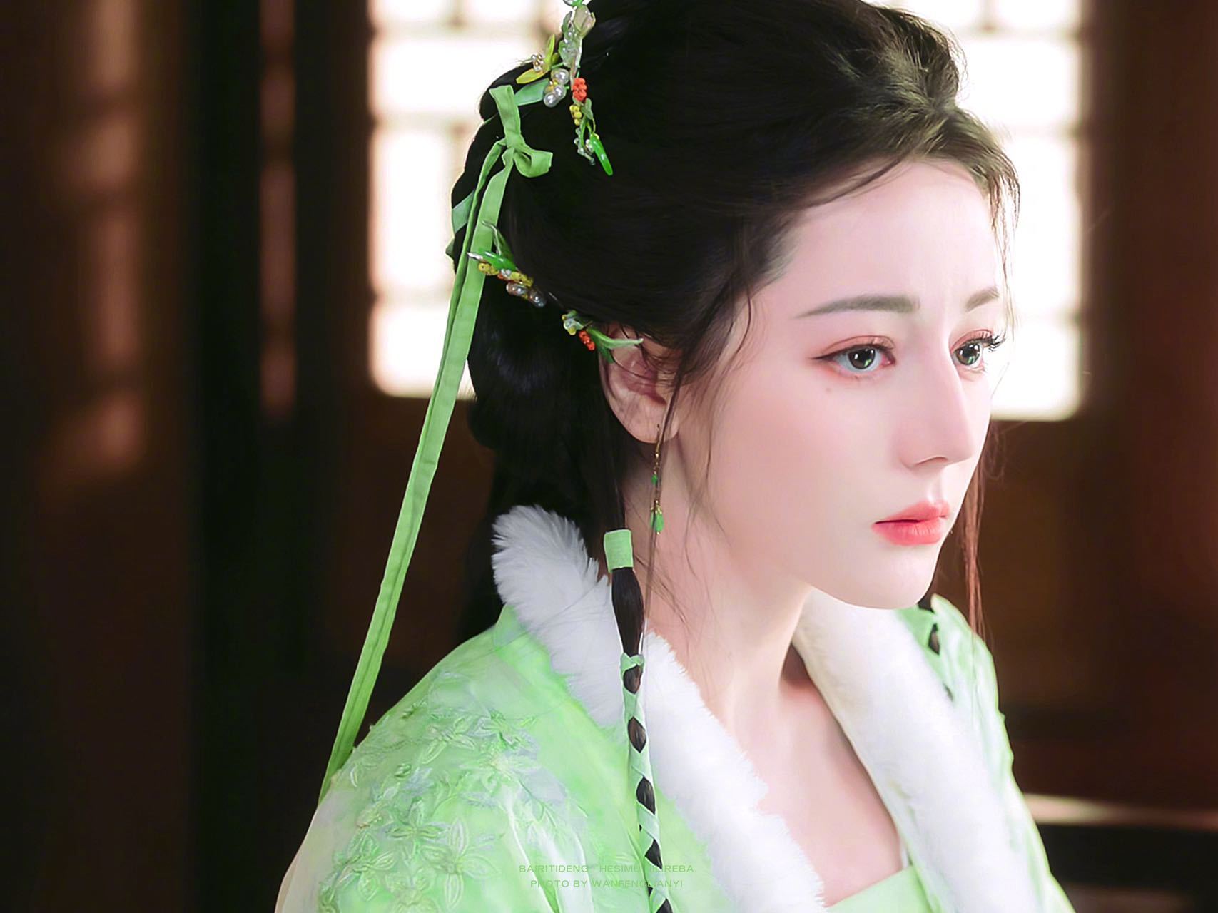 搞得我也想被热巴喷一口 谁懂啊！被喷了都觉得是甜蜜暴击，热巴这喷完还带点小慌乱的