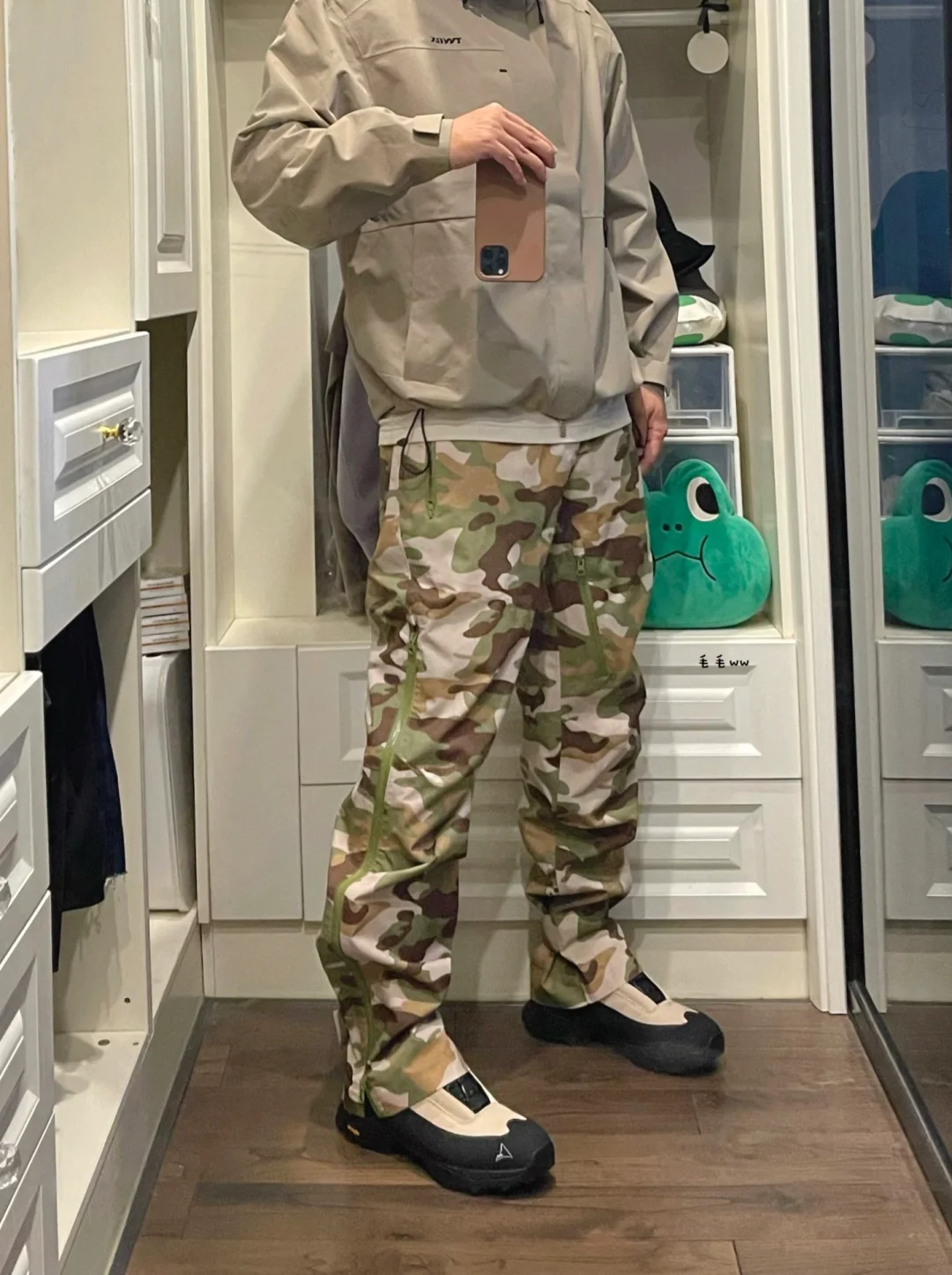 沙漠色系｜冲锋衣穿搭