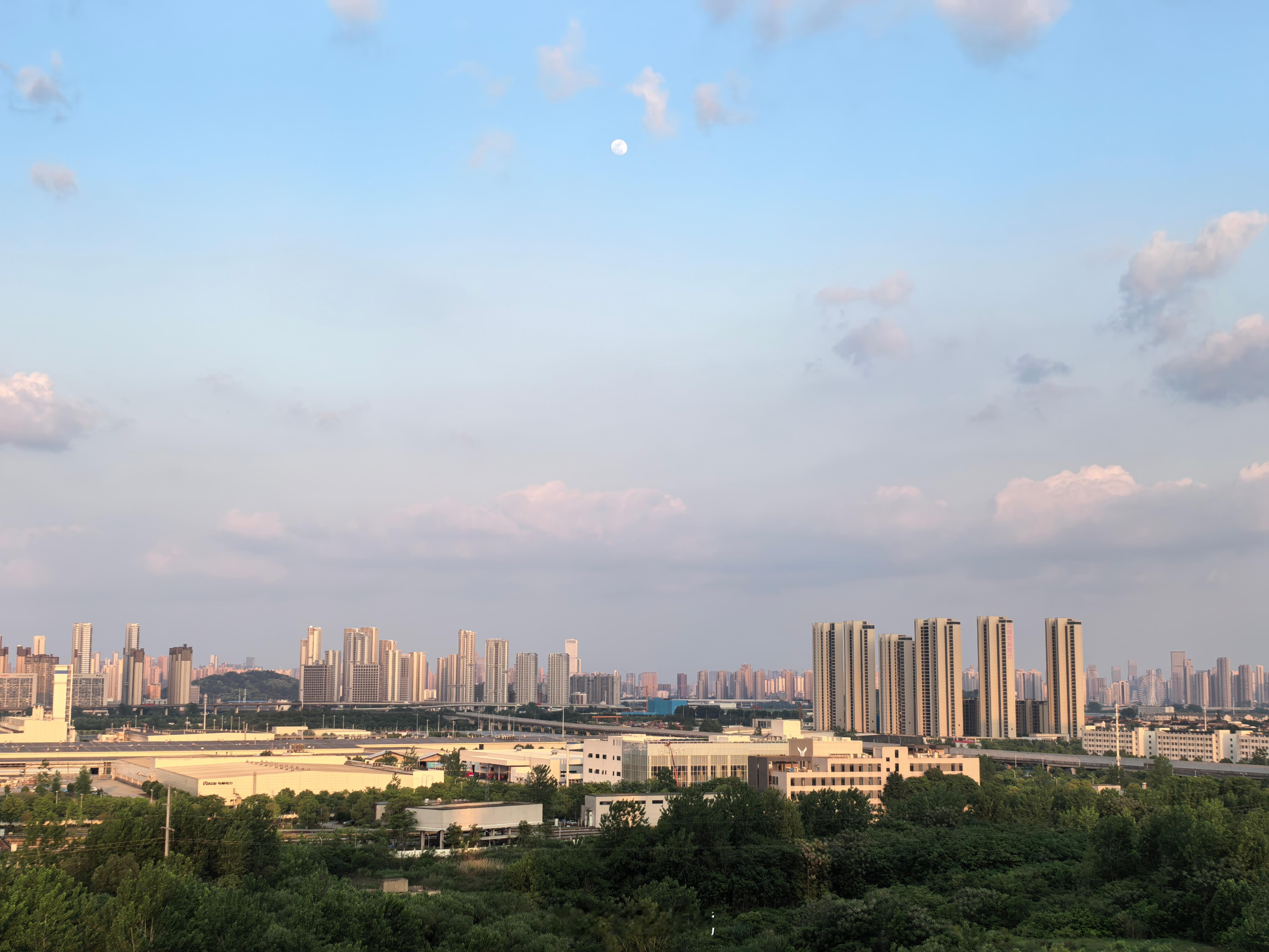 又是没有错过黄昏的一天。落日余晖落日晚霞阮诗赋的胡思乱想