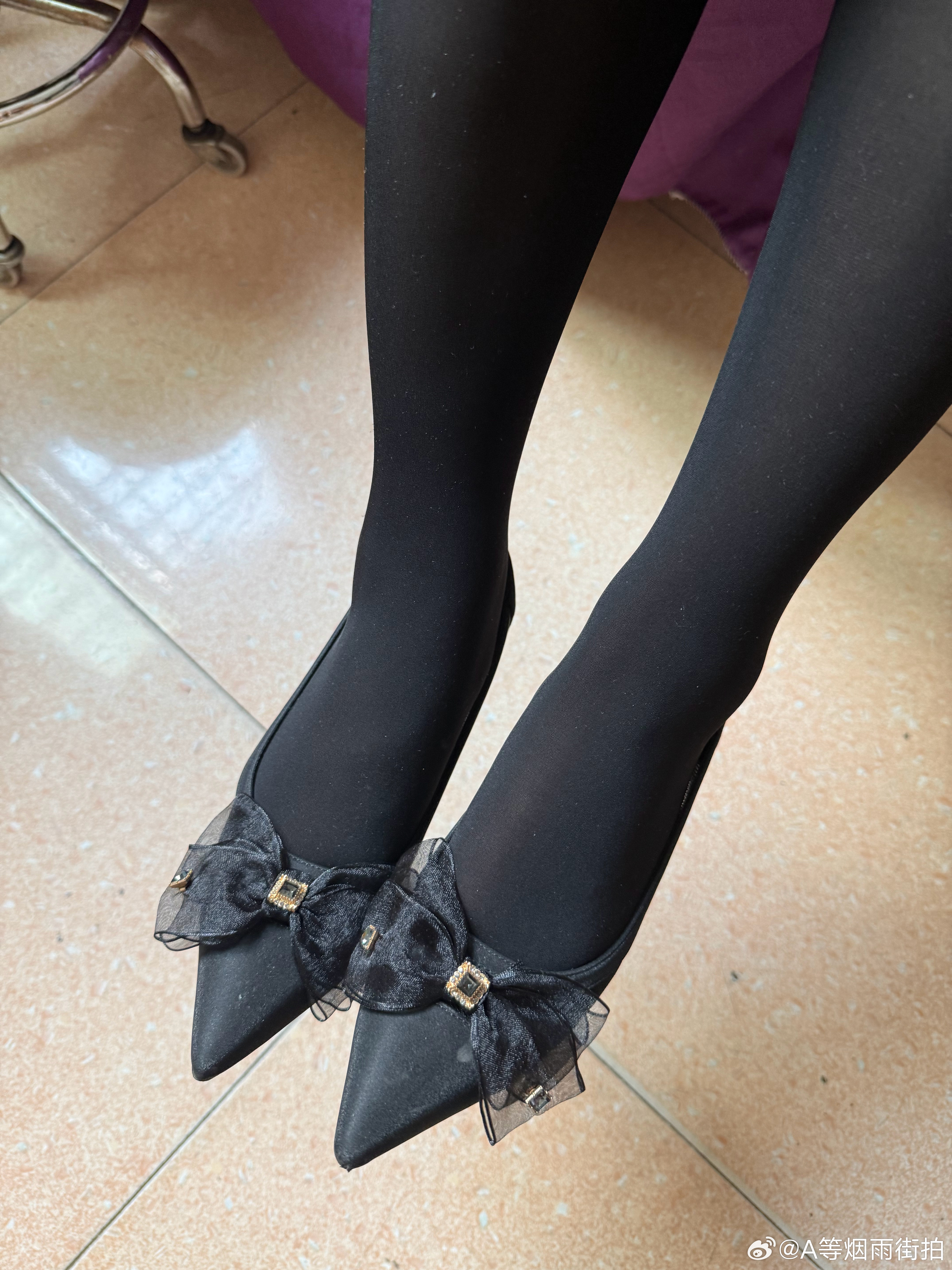 按摩店老板娘厚黑穿搭 