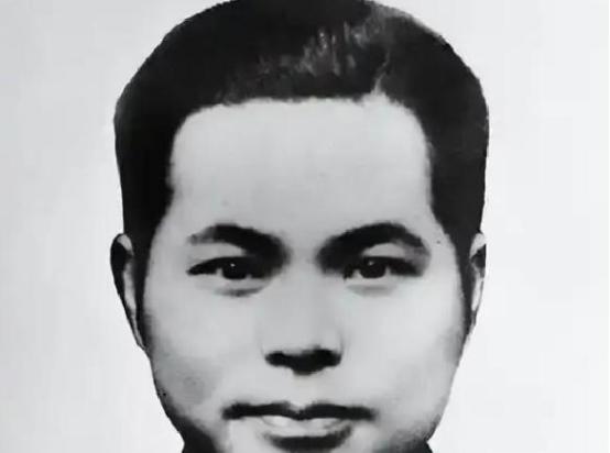1946年，国军少将趁着夜色，闯进了一个地下党员家里，他用枪顶着地下党员的脑袋，