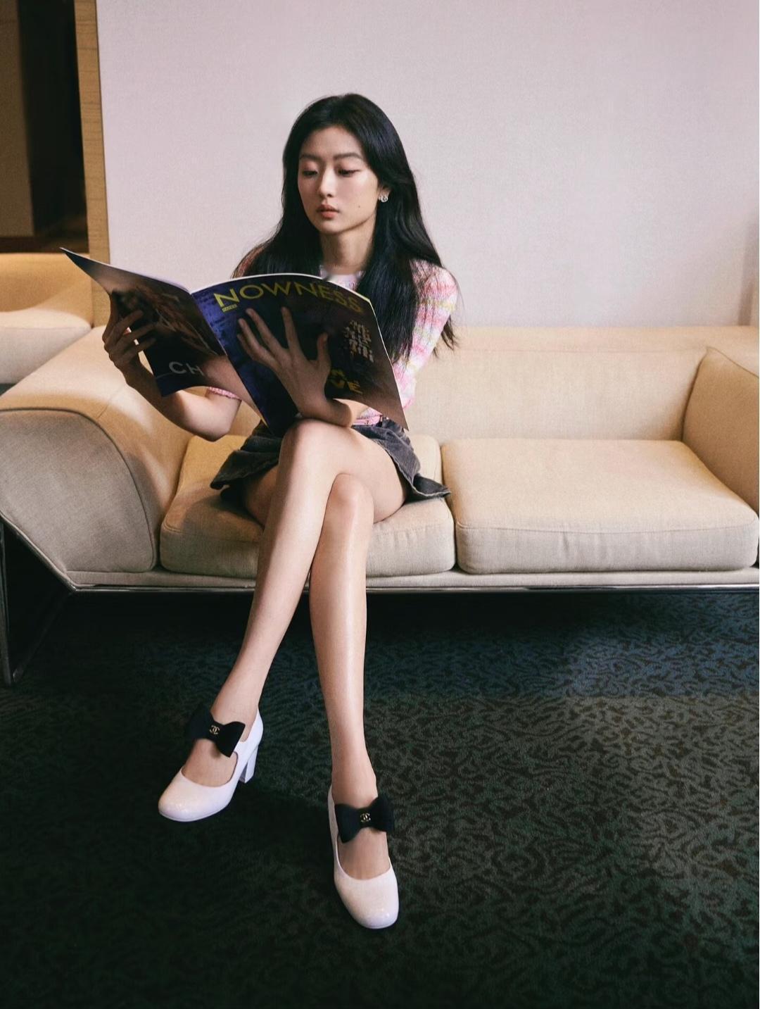 孙千，这鞋子显的脚好小。