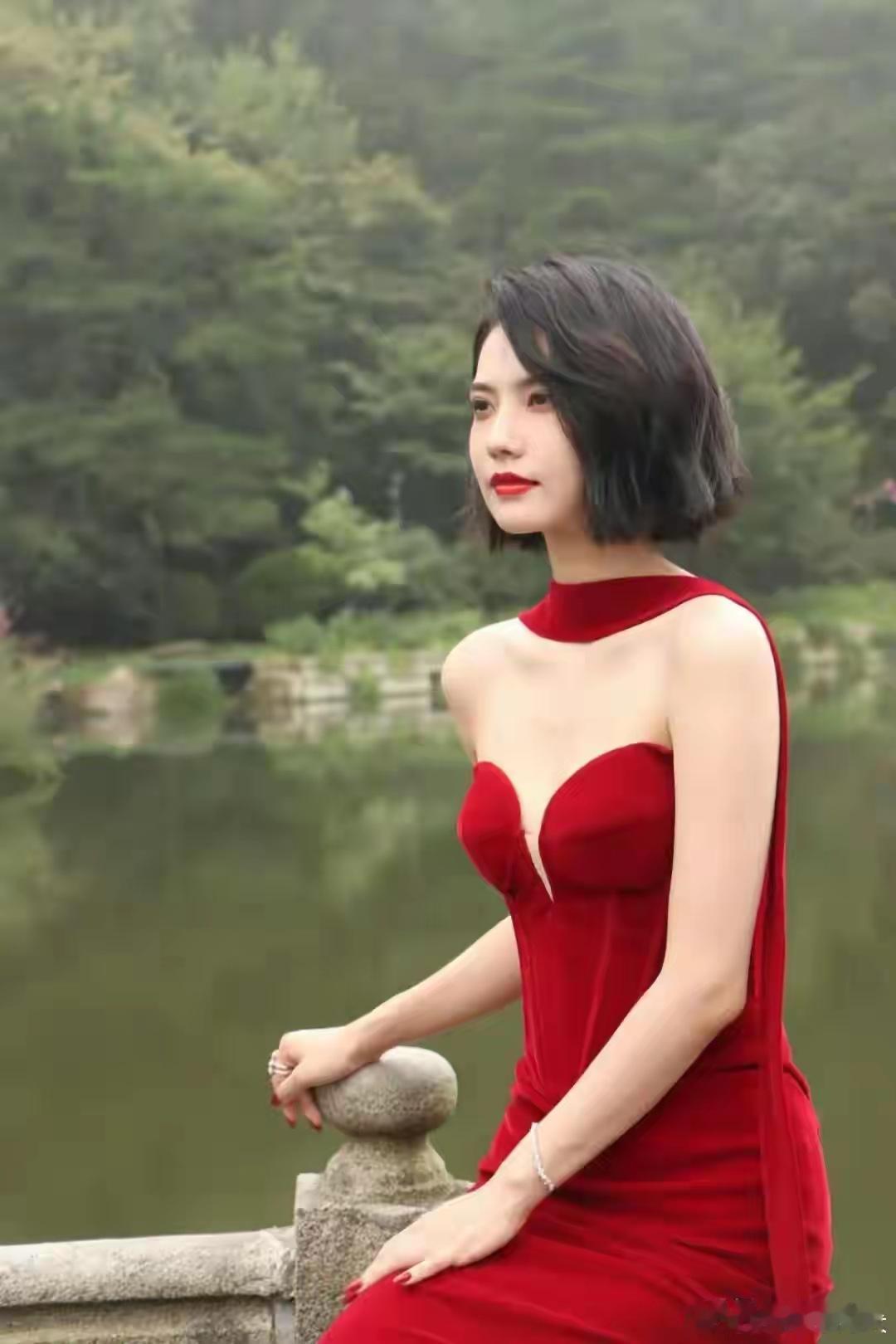 姜珮瑶，好顶的身材好顶的脸 