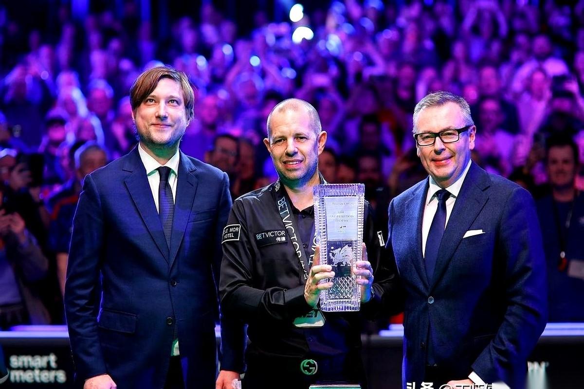 威尔士公开赛刚落幕，斯诺克世界排名瞬间大洗牌！
之前还在第14晃荡的霍金斯，一个