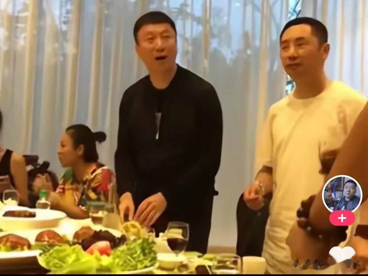 姜鹏斥某大网红瞧不起自己，你火几天啊就飘了！

大家好我是姜鹏，我发的这个视频想